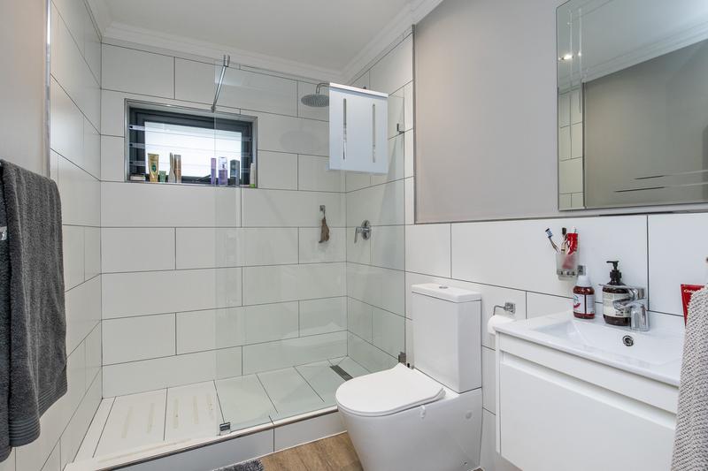 5 Bedroom Property for Sale in Constantia Western Cape